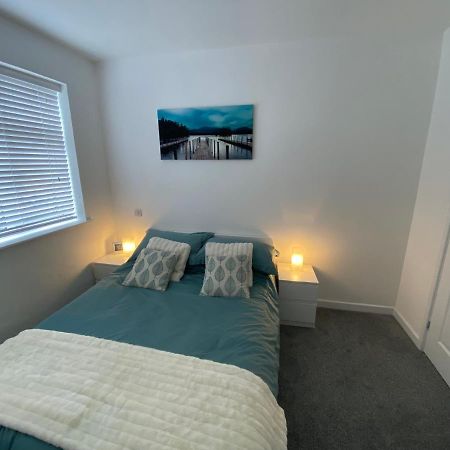 Modern 2 Bedroom Apartment, With Car Parking. Bitton Екстер'єр фото