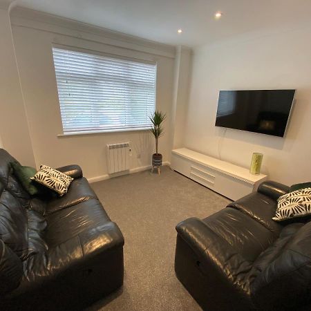 Modern 2 Bedroom Apartment, With Car Parking. Bitton Екстер'єр фото