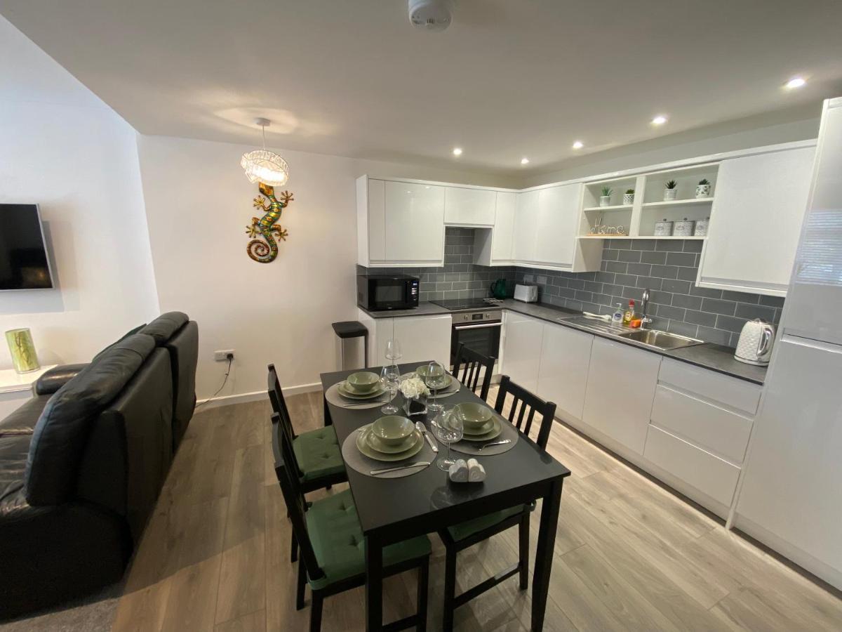 Modern 2 Bedroom Apartment, With Car Parking. Bitton Екстер'єр фото