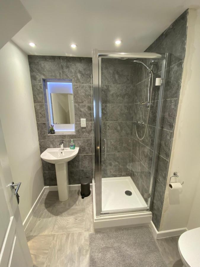 Modern 2 Bedroom Apartment, With Car Parking. Bitton Екстер'єр фото