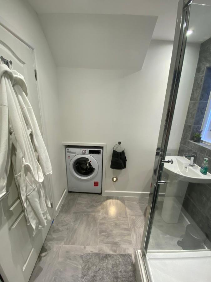 Modern 2 Bedroom Apartment, With Car Parking. Bitton Екстер'єр фото