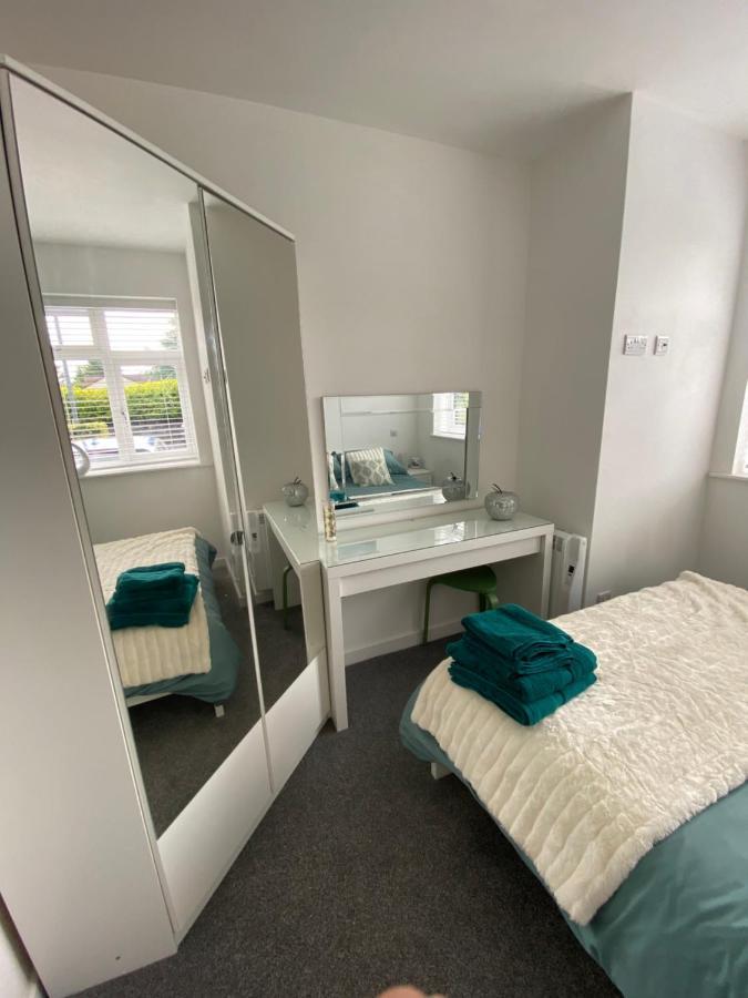 Modern 2 Bedroom Apartment, With Car Parking. Bitton Екстер'єр фото